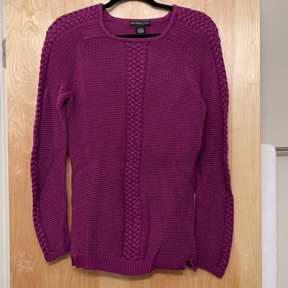 Design History, Size Large, Sweater